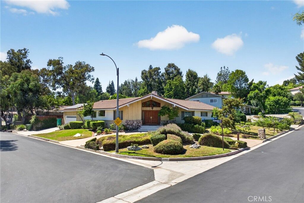Property Photo: 10401 Wystone Avenue CA 91326