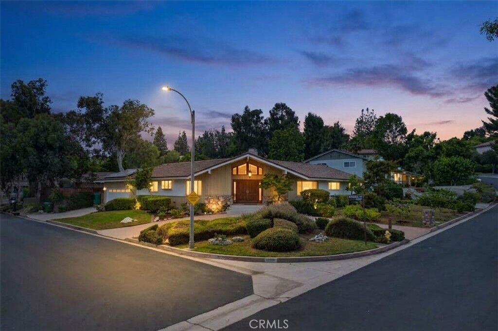 Property Photo:  10401 Wystone Avenue  CA 91326 