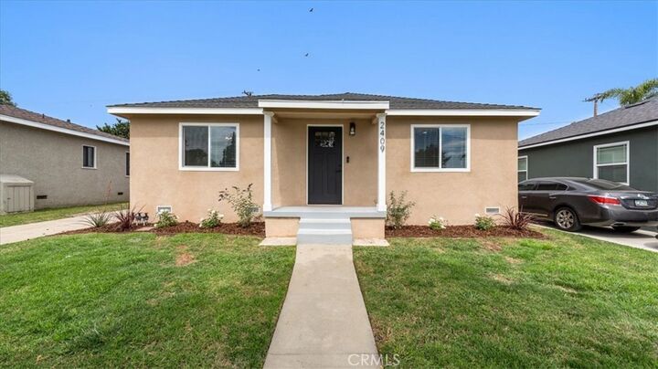 Property Photo:  2409 Pepperwood Avenue  CA 90815 
