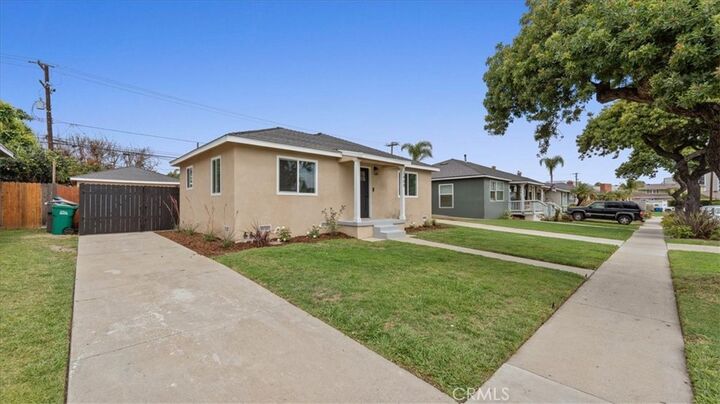 Property Photo: 2409 Pepperwood Avenue CA 90815