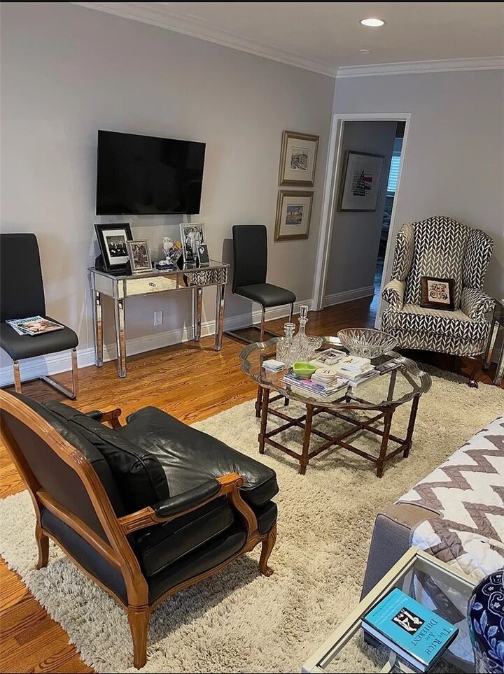 Property Photo:  6 N Alboni  CA 90802 