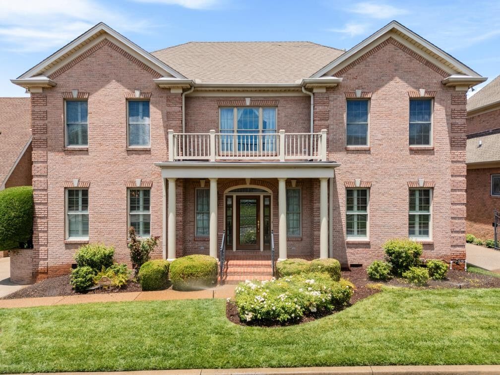Property Photo:  111 Carriage Way  TN 37075 