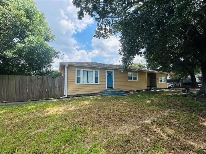 Property Photo:  3701 River Road  LA 70094 