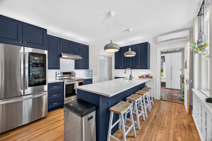 112 Herbert Street — photo 1