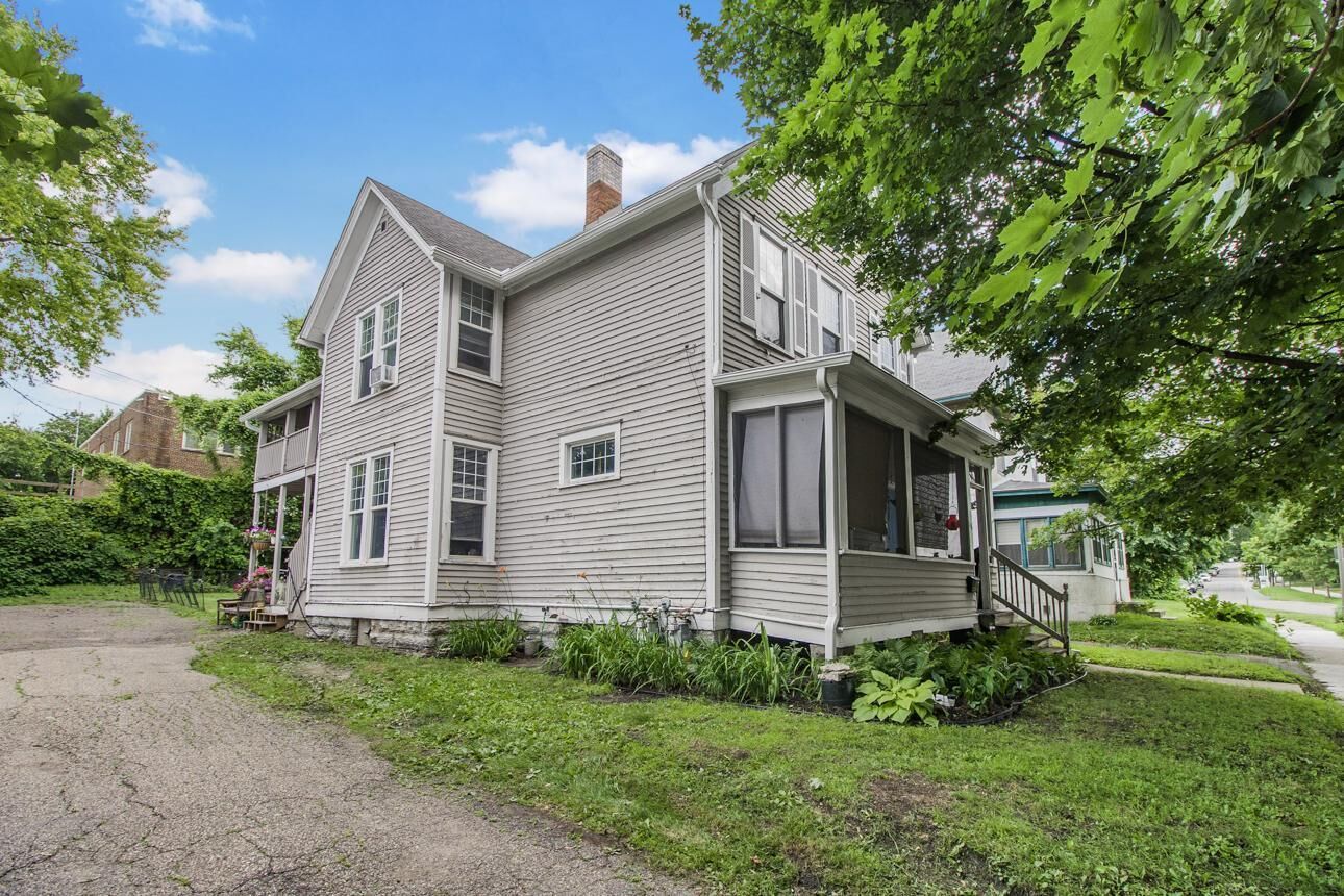 Property Photo:  118 George Street W  MN 55107 