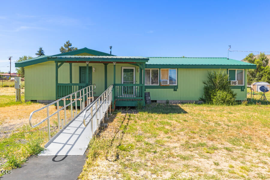 Property Photo:  6505 Hilyard Avenue  OR 97603 