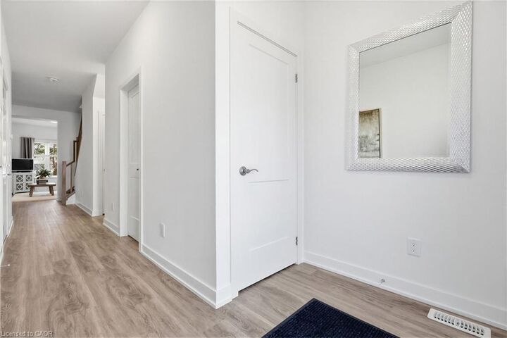 Property Photo:  110 Fergus Avenue 22  ON N2A 0K9 