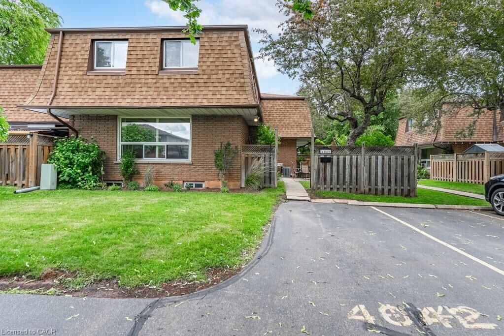 Property Photo: 4042 Longmoor Drive 4 ON L7L 1X2