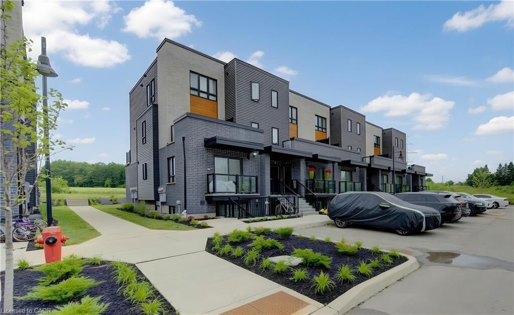 Property Photo:  235 Chapel Hill Drive 14  ON N2R 0S4 