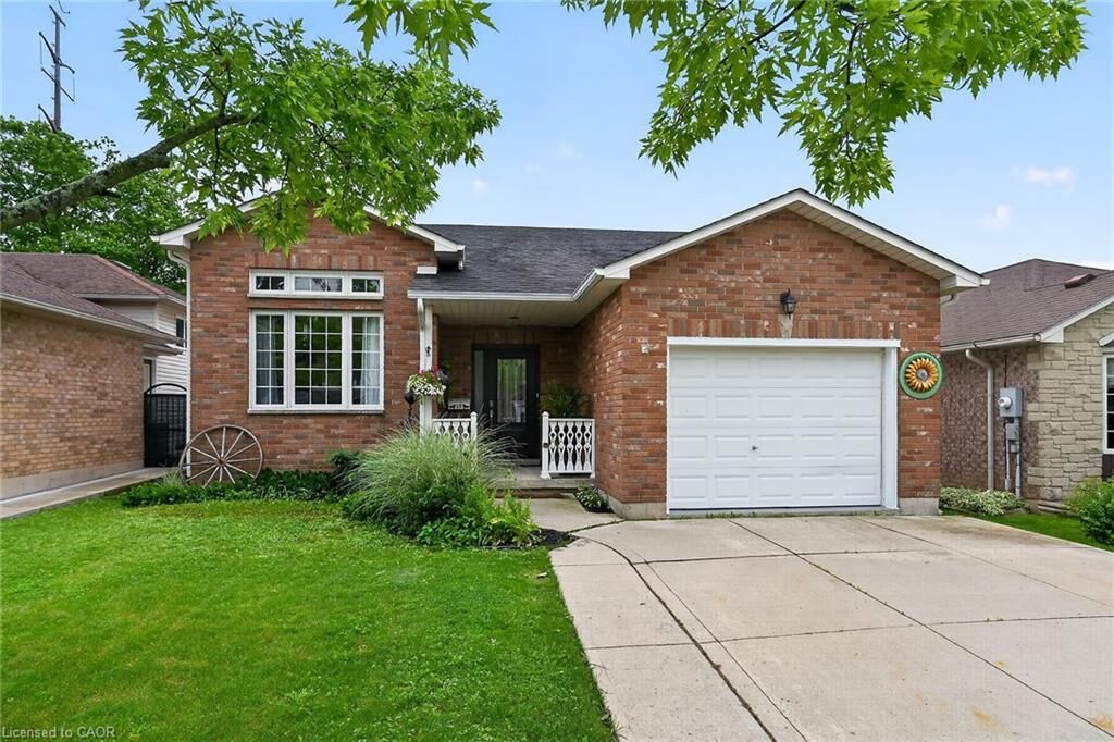 Property Photo:  15 Fuller Drive  ON N3W 2L3 