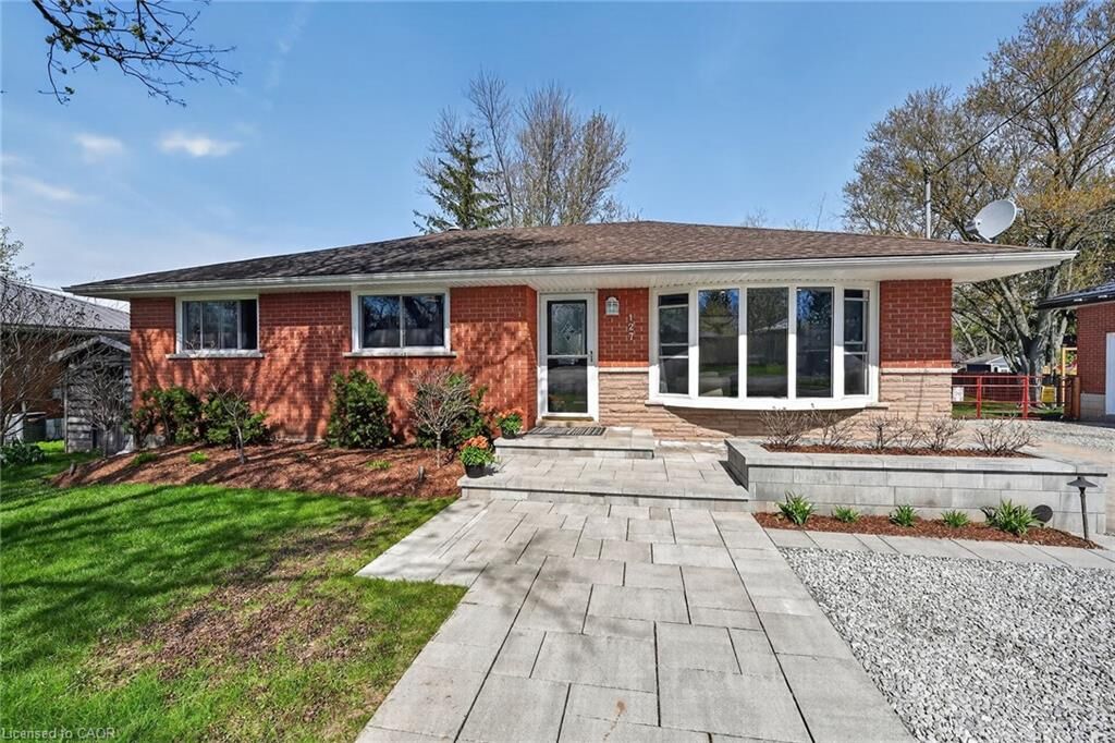 Property Photo:  127 Ayr Street  ON N3W 1E5 