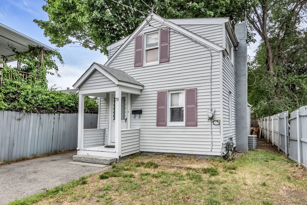 Property Photo:  79 Lakeview Ave  MA 01850 