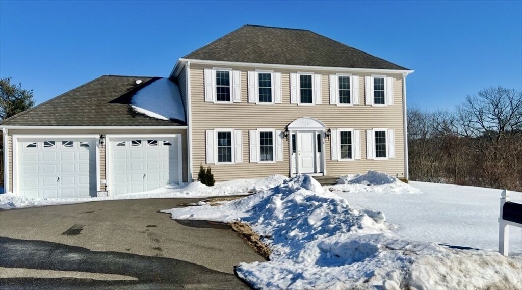 Property Photo:  8 Vista Cir  MA 01543 