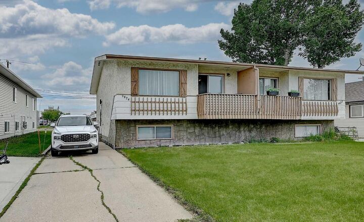Property Photo:  9822, 9824 96 Avenue  AB T8V 0L9 