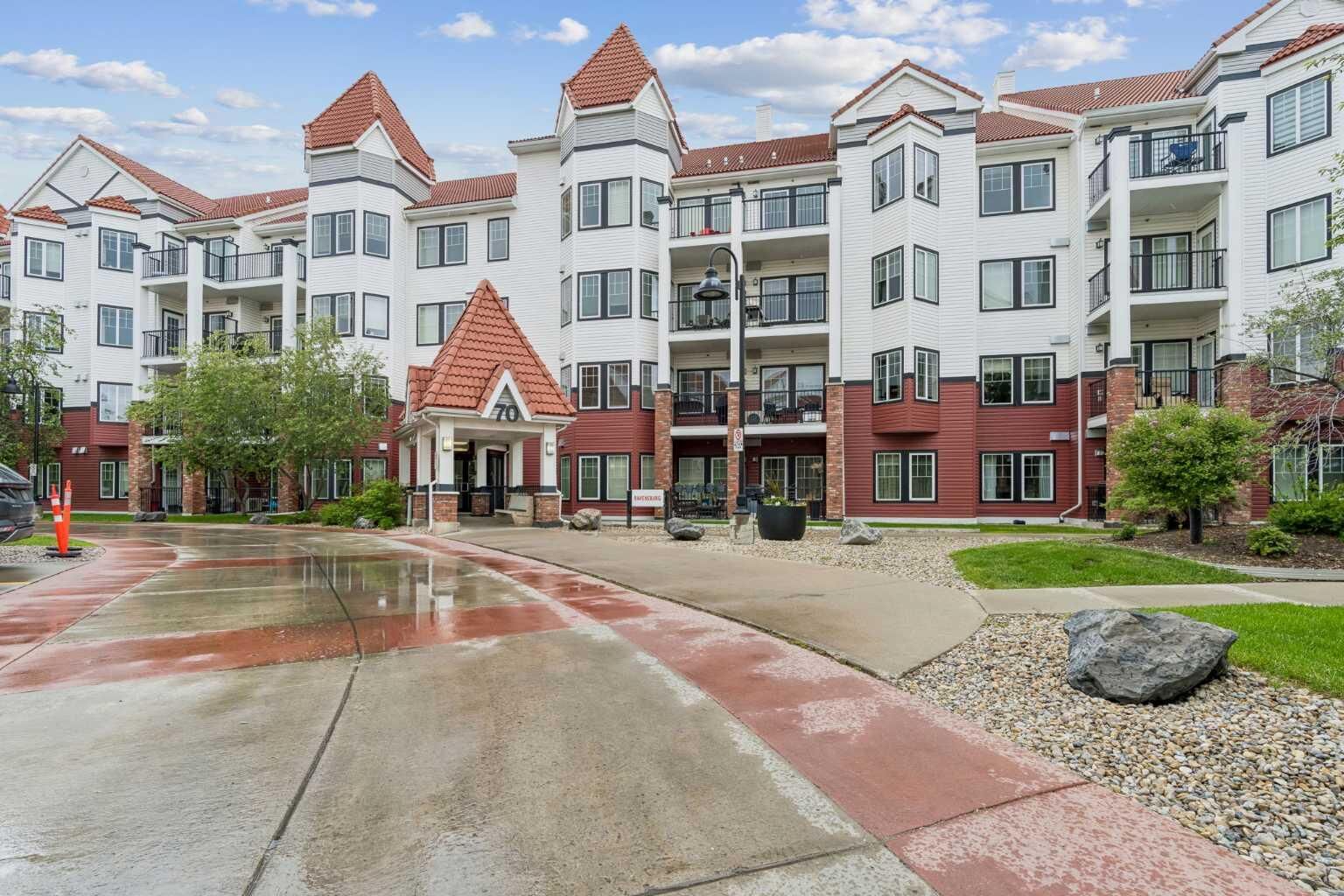 Property Photo:  70 Royal Oak Plaza NW 216  AB T3G 0C6 