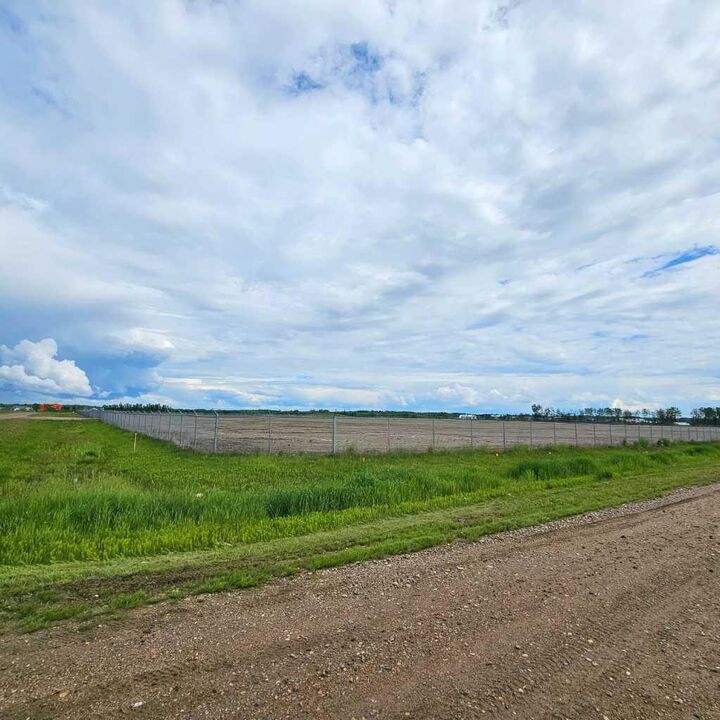 Range Road 142 Parker Road SW — photo 1