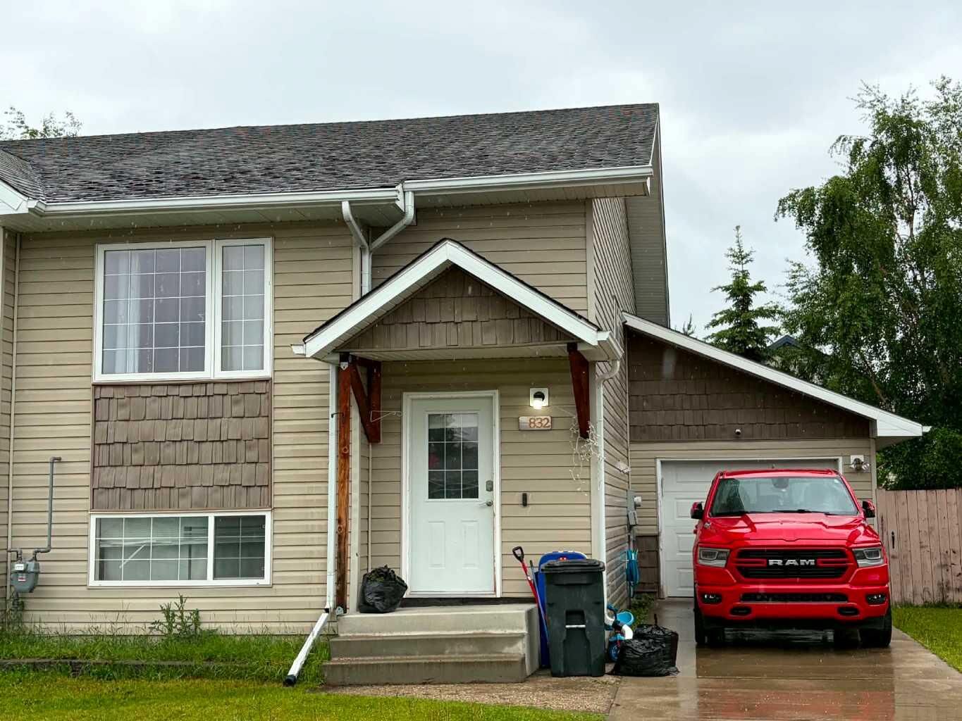 Property Photo:  832 10 Ave  AB T0G 2A4 