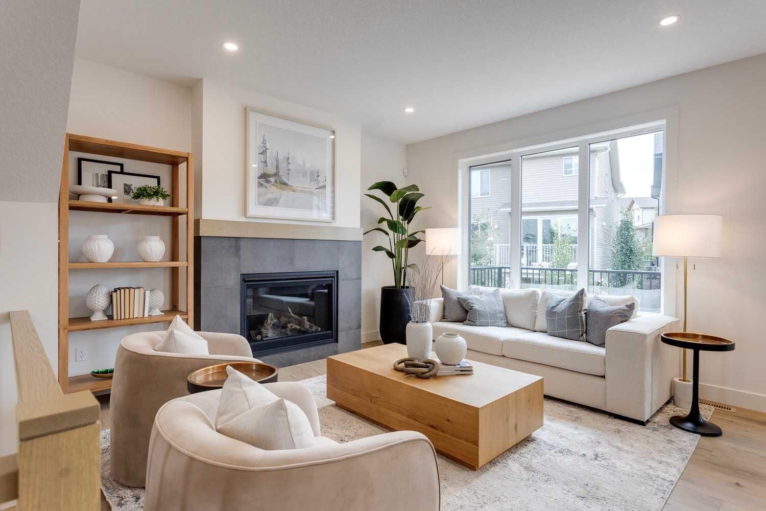 Property Photo: 46 Heritage Close AB T4C 3G8
