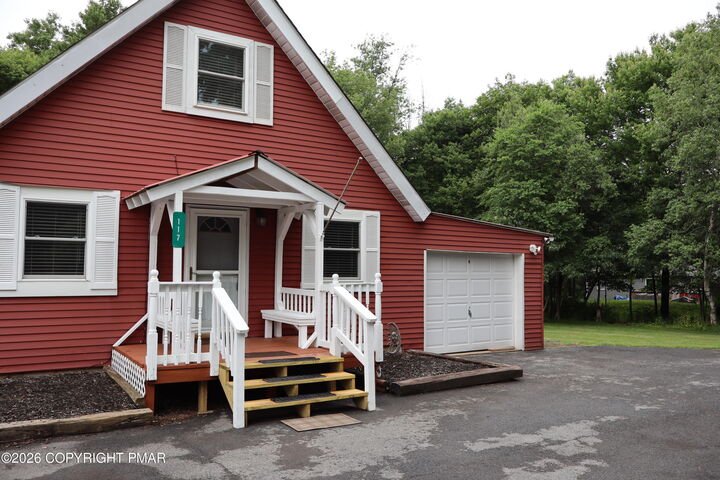 Property Photo: 117 Chippewa Trail PA 18210