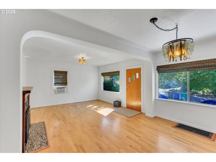 Property Photo:  9224 N Polk Ave  OR 97203 