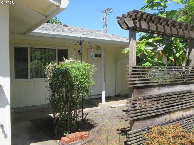 Property Photo: 4226 Scottdale St OR 97404