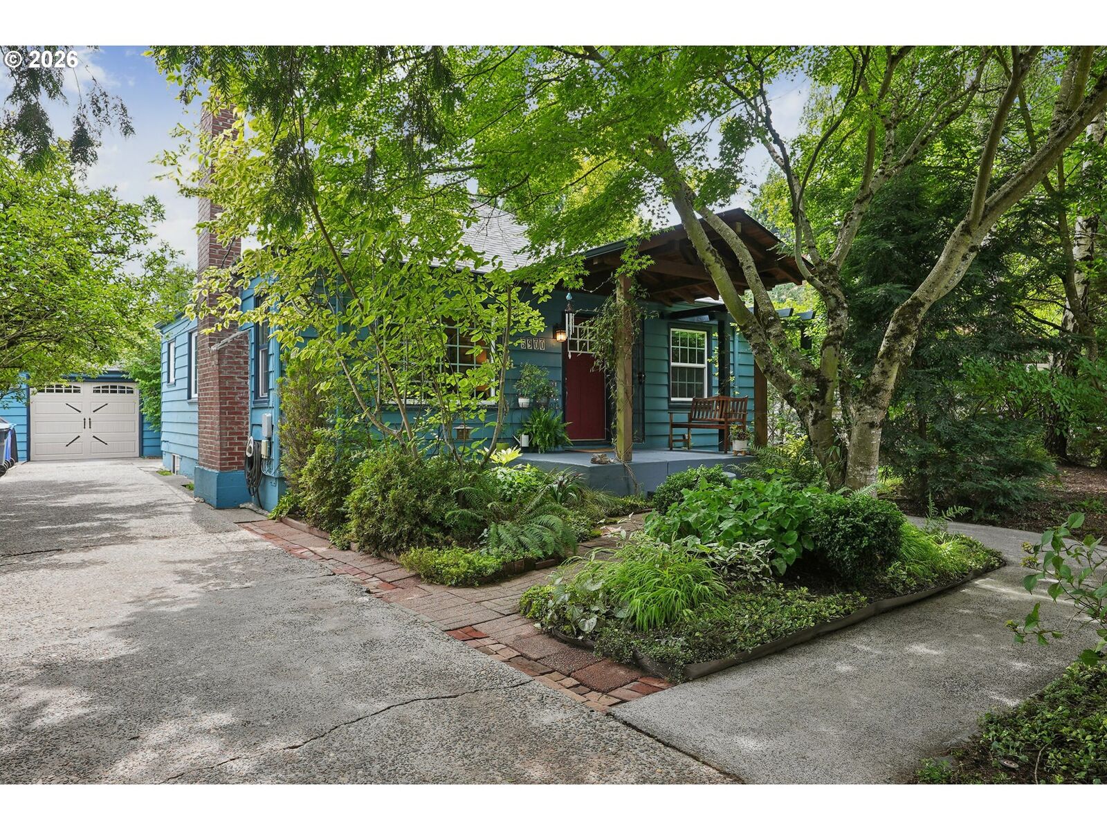 Property Photo:  5900 NE Ainsworth St  OR 97218 