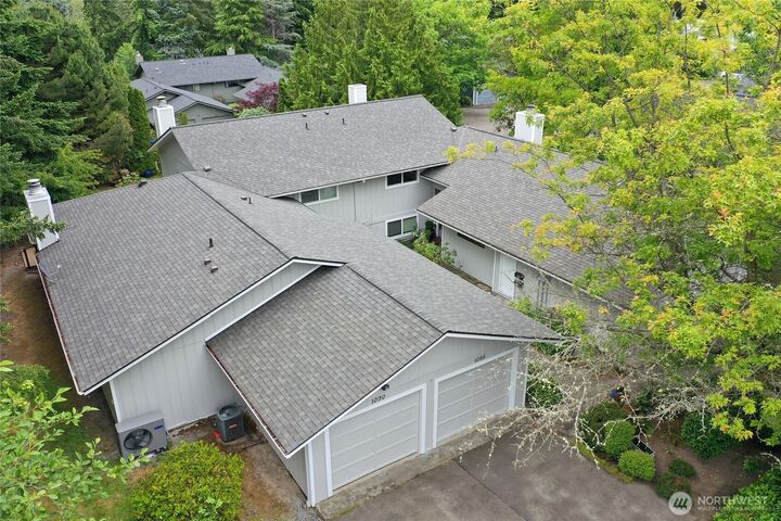 Property Photo:  1090  Ihland Place NE  WA 98110 