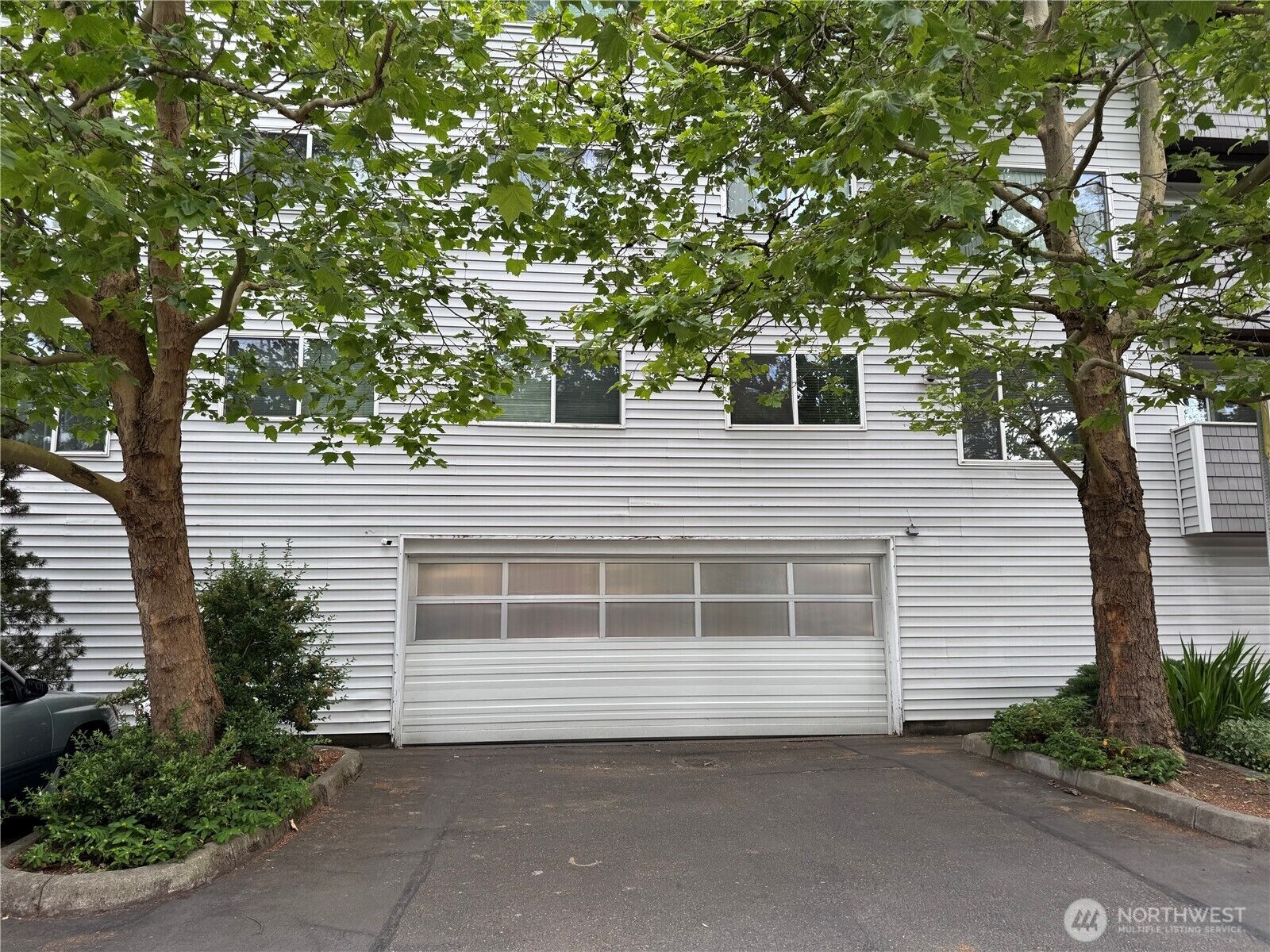 Property Photo: 555 N 105th Street 202 WA 98133