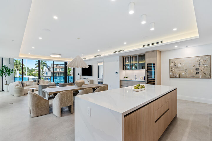 Property Photo: 87 Isle Of Venice Drive 401N FL 33301