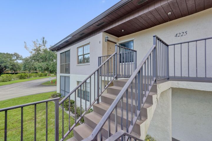 Property Photo:  4225 S 57th Avenue  FL 33463 