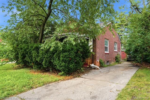 Property Photo: 18262 Lindsay Street MI 48235