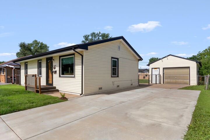 Property Photo:  2609 S Elizabeth Ave  KS 67217-2221 