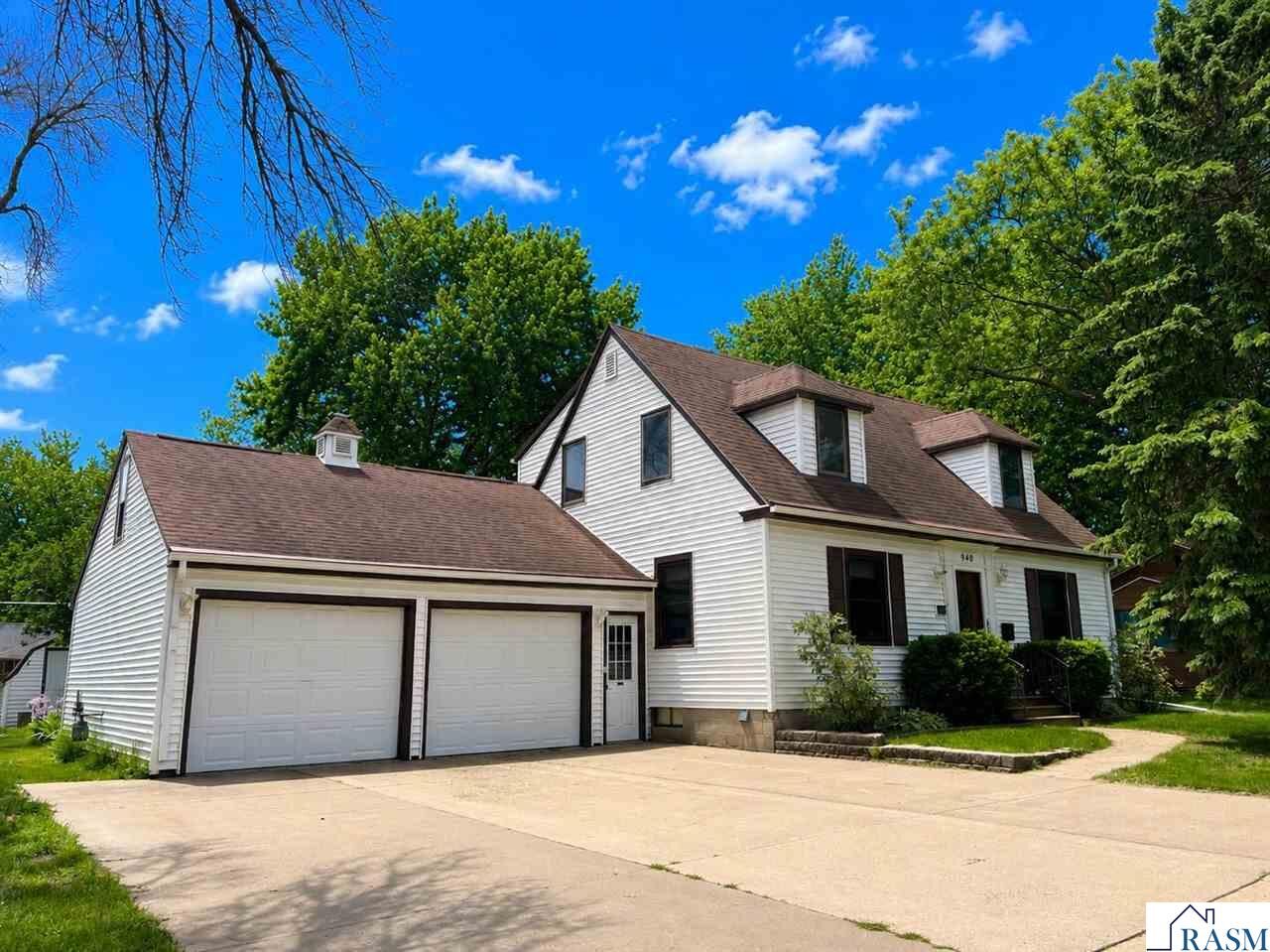 Property Photo:  940 Victoria Street  MN 56031 