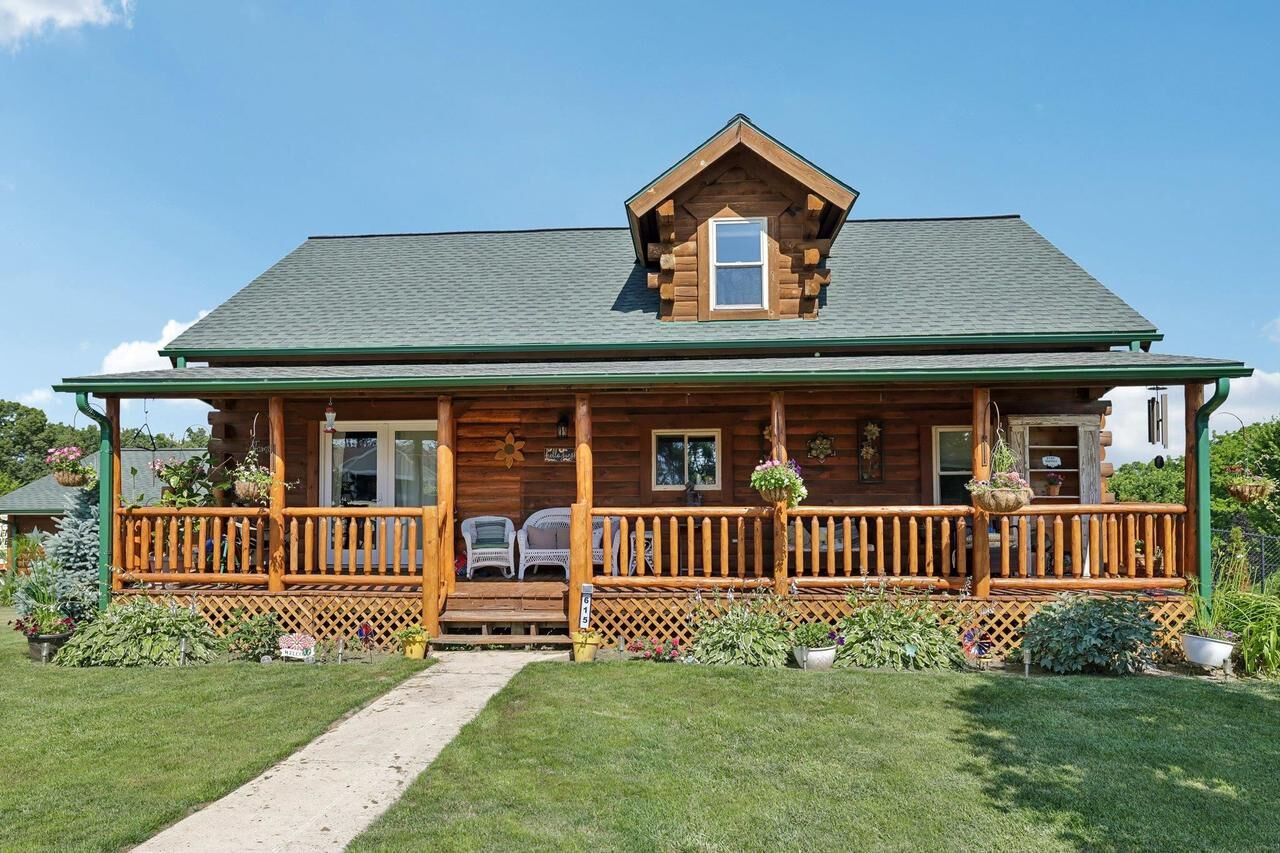 Property Photo:  615 Lakeview Avenue  WI 53561 
