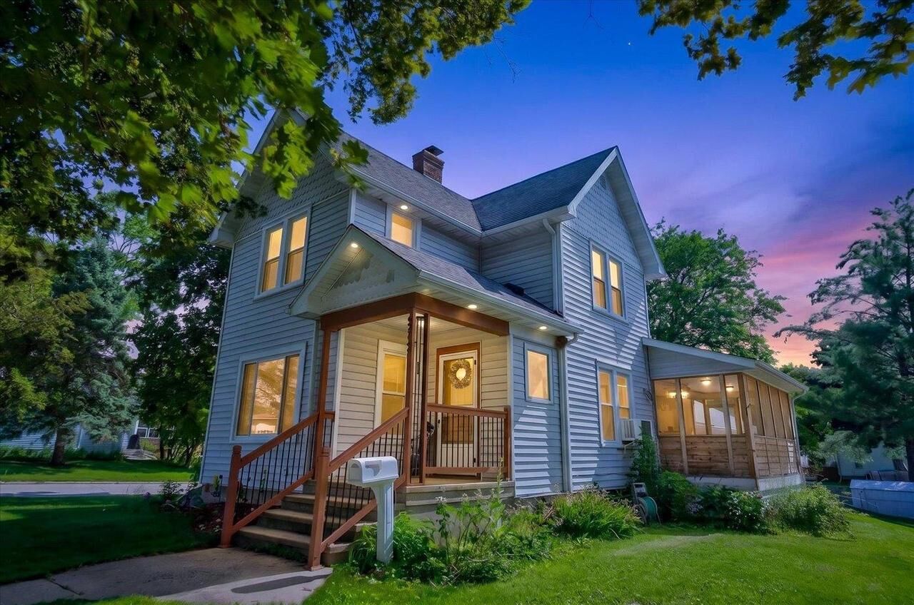 Property Photo:  572 N Monroe Street  WI 53594 