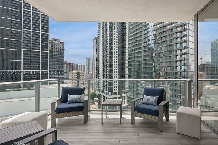 Property Photo: 851 NE 1st Ave 1711 FL 33132