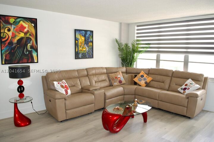 Property Photo:  3725 S Ocean Dr 423  FL 33019 