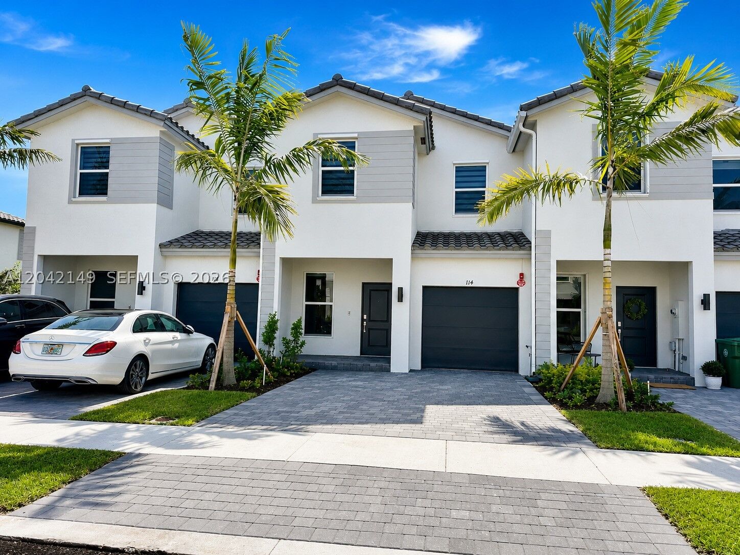 Property Photo:  114 SW 184th Pl 114  FL 33029 