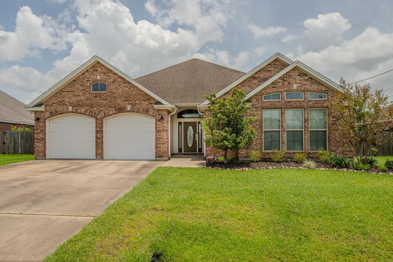 Property Photo: 6120 Westchase Loop TX 77657