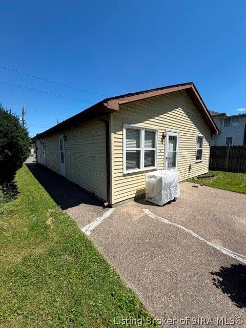 Property Photo:  220 E Market Street  IN 47130 
