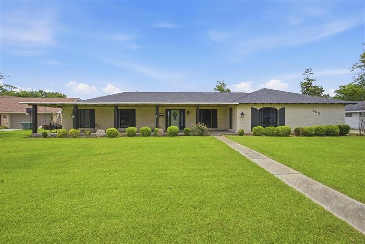 Property Photo:  950 Terry Lane  LA 70605 