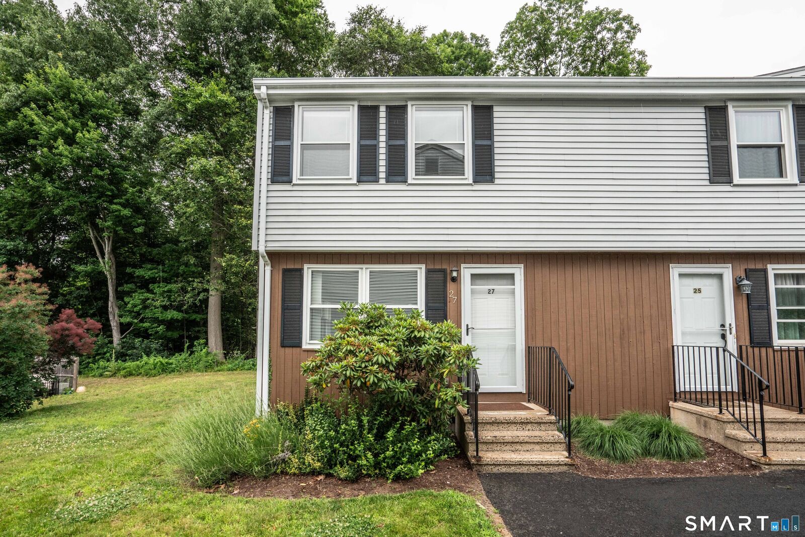 Property Photo:  27 Allspice Lane 27  CT 06033 