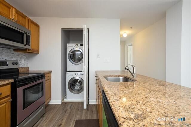Property Photo:  300 Broad Street 906  CT 06901 