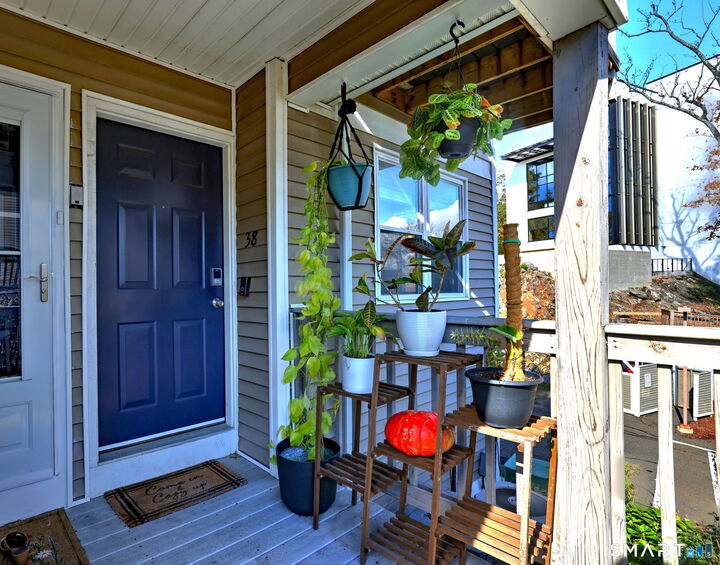 Property Photo:  38 Glenrock 38  CT 06850 