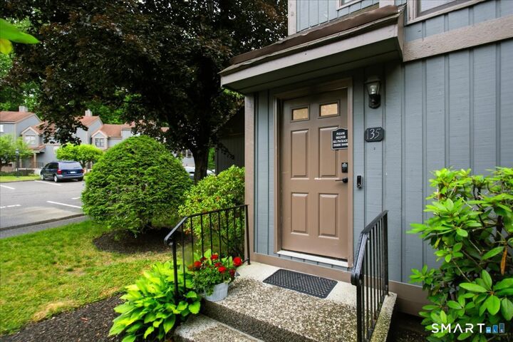 Property Photo: 135 Heatherwood Drive 135 CT 06804