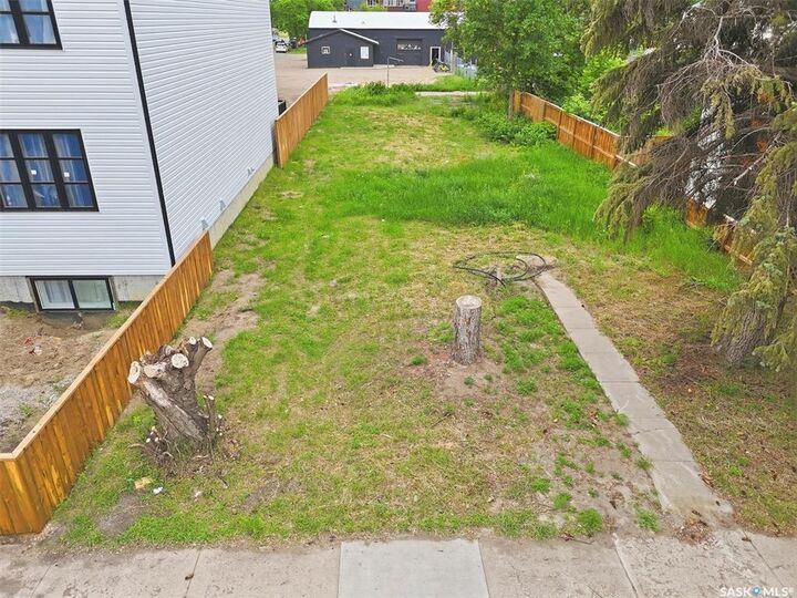 Property Photo:  537 H Avenue S  SK S7M 1W7 