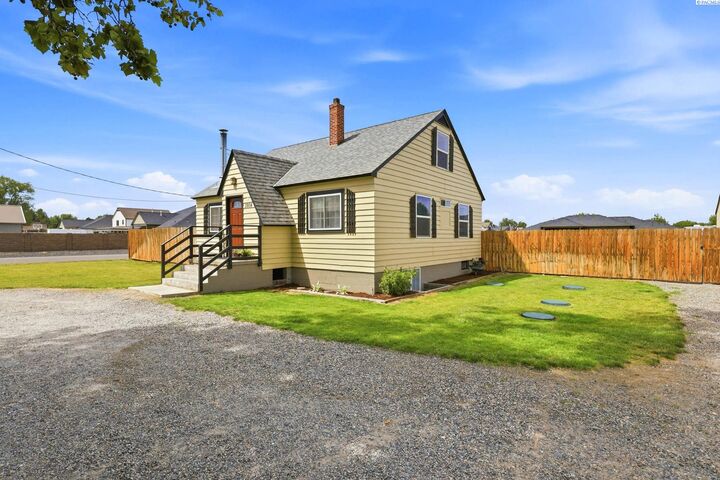 Property Photo: 1904 Road 64 WA 99301