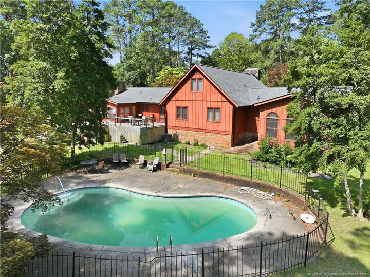 Property Photo:  2107 Pinewood Terrace  NC 28304 