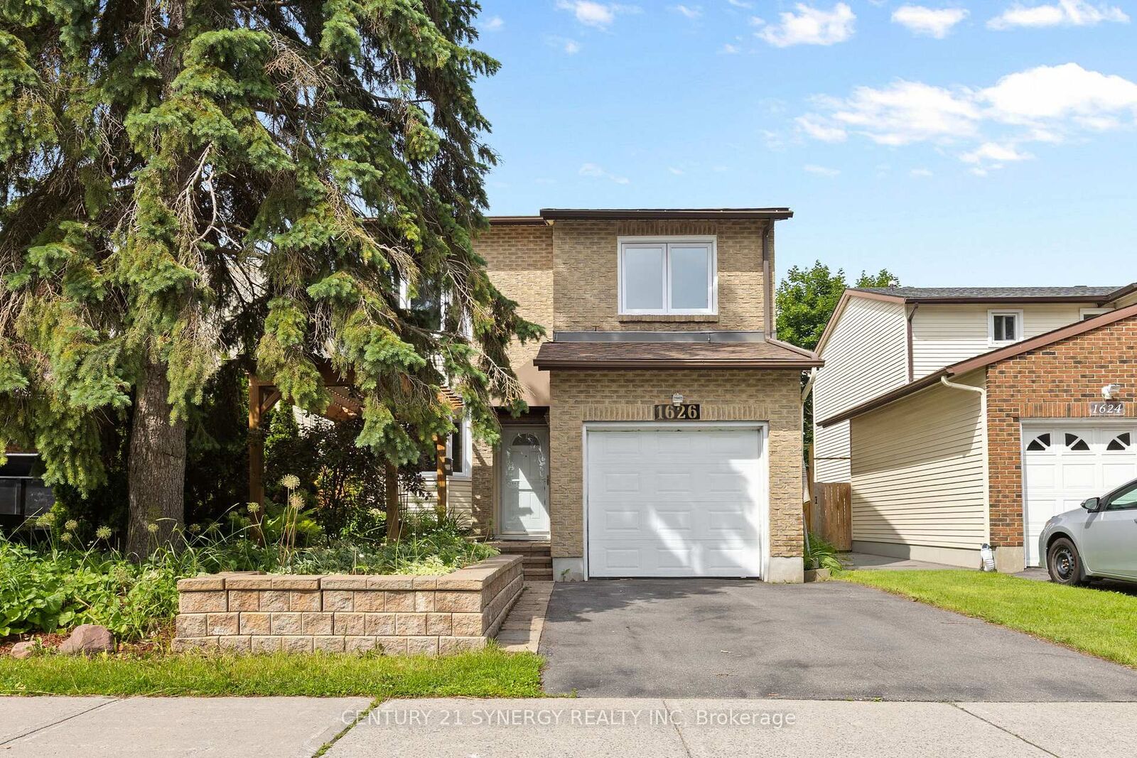 Property Photo:  1626 Prestwick Drive  ON K1E 2Y1 