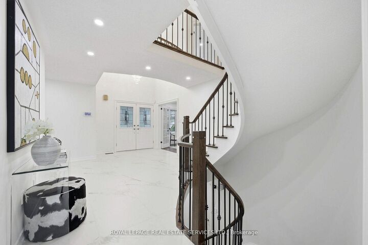 Property Photo: 2531 Morrison Avenue ON L5C 3J6